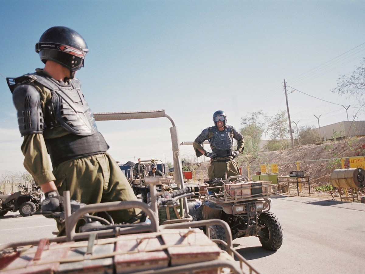 תערוכת צילום "רגעים" בתיאטרון חולון&nbsp;7.5.2004