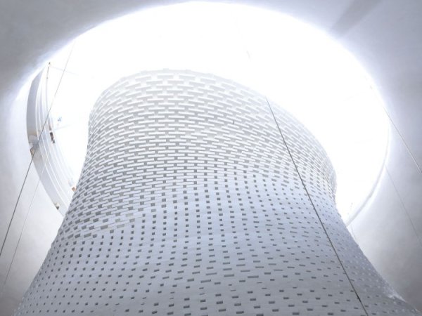 הדלקת נר בהיכל&nbsp;הזיכרון